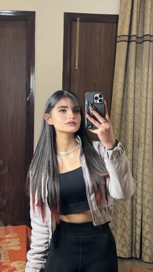 Aman Ramgarhia Instagram - Blooper😂🥲 #amanramgarhia🕊 
Nails 💅🏻 by @shweta_sahni_makeover13 ❤️
