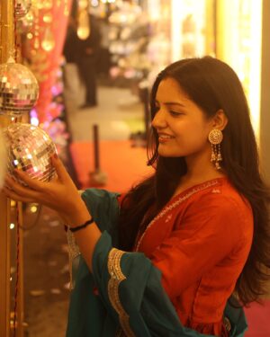 Ambika Vani Instagram - शुभ दीपावली ✨

Beautifully clicked by - @lightchazer