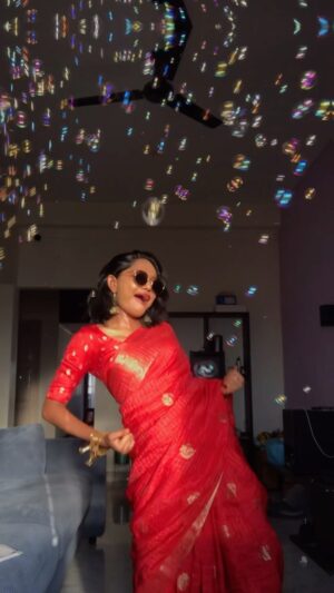 Amritha Shaji Instagram - My version of Manasilayo ?🔥 #amrithashaji
Saree from ❤️. @hashtag.the.saree.store_