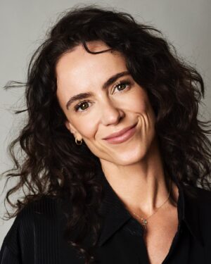Amy Manson Instagram - Cheeky lil shoot with the super talented 
@christopherjeney 📸 
I feel honoured to be at the fore of your adventure bud ✨💫
@clementineohara 🌟