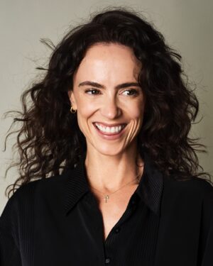 Amy Manson Instagram - Cheeky lil shoot with the super talented 
@christopherjeney 📸 
I feel honoured to be at the fore of your adventure bud ✨💫
@clementineohara 🌟