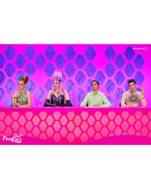 Ana Locking Instagram - Amigassss!!! 🤏
Que emoción!!! Hoy concluye esta maravillosa temporada llena de homenajes, admiración, libertad, sueños y pasión hacia el único camino posible, la búsqueda de la felicidad.
Esta temporada de @dragracees la voy a llevar bien guardada entre mis mejores recuerdos!!! 💞💓💞

Gracias a todas las reinas de esta temporada de #DragRace por vuestra entrega, talento y generosidad! Un OVAH final con mucho amor para todas vosotras! 🌟🫰👑🫰🌟 
Y mucha suerte a nuestras increíbles 4 finalistas @vittuchloe @laninyadelantro @jesuislecoco @vampirashian 

Gracias a mi GRAN familia #Drag a la que adoro y admiro! ✨💖✨ @soyambrossi @supremmedeluxe & @javviercalvo 
Sois las mejores compañeras de viaje! 
😘🐿

Y sobre todo gracias al increíble equipo que hacen que este sueño se haga realidad!!! All of U are the best! 💎🔝💎@buendiaestudios @atresplayer @wowpresentsplus 

Gran Final hoy a las 8PM en @atresplayer y @wowpresentsplus (worldwide)

#Dragstapronto ! 👋

…

👗 TotalLook: #AnaLocking
🐰 Headdress: @Rafa_Peinador
💍 Jewelry: @swarovski @piazzacom 
💄 Makeup: @evagameromasso
💇‍♀️ Hair: @crisantoblanco 
💅🏻 Nails: #AnaLocking
📷 Fotos: @mista.studio 

#AllPowerToTheDrag
✊💄👑

🏁

#DragRaceSpain #DragRaceEs #DragRace #JavierAmbrossi #SupremmeDeluxe #JavierCalvo 
@shanilasanta @porca_theclubkid @ditadubois @kellypassa_ @miss_khristo @angelitagram @meguiyei @itsmarianastars
