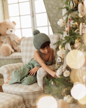 Ana Sofia Cardoso Instagram - A vida é mais bonita quando as crianças olham para ela com toda a magia do mundo e com a fantasia de que tudo é possível! Feliz Natal!🎄🎁 ❣️ 
#christmas #christmastree #christmaslove #familytime #myfamily #family #christmasmood #christmasdecor #lovemyfamily #christmasmood