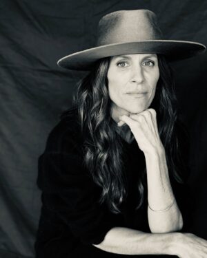Annabeth Gish Instagram - 📸 @rusconistudios Thnx Paul for capturing a very most me image. ❤️ and @lrnparrish8 for the most amazing sweaters to wrap up into.