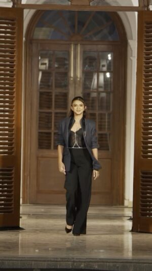 Apoorva Instagram - I WALKED FOR @taruntahiliani and @tasvafashion 🥹❤️ and I could not be more grateful 🥹
#baaraatbyTasva
