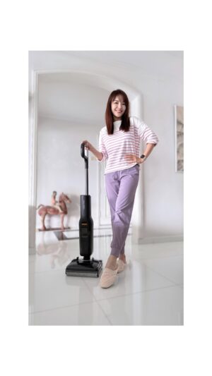 Apple Hong Instagram - Let me tell you! 😍 Since I started using the Roborock F25 ACE, my daily routine has become so much smoother, faster and stress-free. Whether it’s pet fur, tackling crumbs after meals or cleaning up dust in hard-to-reach corners, this wet & dry vacuum cleaner has completely transformed how I keep my home spotless. 🏡💨

🎉 Special 12.12 Discount Alert!
Grab this Roborock F25 ACE for now on Roborock’s website 👉 https://bit.ly/12-12RoborockSG (can click the link in bio too 😉)
📅 Offer valid till 14th Dec—don’t miss it!

And !!!!! 🎁 Celebrate the Holidays with Roborock & Win Exclusive Gifts! 🎁
Have you experienced the magic of a Roborock product? This festive season, we want to hear from you!
Share your love for Roborock on Instagram and tag @roborock_sg to stand a chance to win an exclusive Christmas gift! 🎄✨

🎁 Prizes:
50 lucky winners will receive either a Deerma Juice Blender or a BEHEART Electric Toothbrush—perfect for spreading holiday joy!
📅 Event Period: December 3 - December 31, 2024
Don’t wait! Join the celebration, share your story, and show how Roborock has transformed your life. Let’s make this season smarter, cleaner, and brighter!✨✨✨

#ChristmasGift #RockTheWishList 
#F25 #F25ACE #RoborockF25ACE #1212Sale #SmartCleaning #EffortlessLiving #RobotVacuum #RockwithSmartClean #roborocksingapore