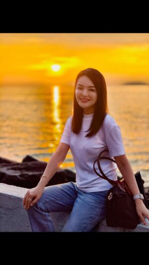 Apple Hong Instagram - Just back from a meaningful weekend in Kota Kinabalu, a place where everything has its own unique charm. From the rich, flavorful laksa to the comforting pork noodles, the local food is an absolute must-try! 🍜✨ I also got to savor the local produce, including aromatic coffee and fresh dairy products.

While there wasn’t time for activities like diving or mountain trails, catching the breathtaking sunset 🌅 was a simple yet soul-satisfying moment. Experiencing the beauty of Sandakan’s culture added another layer of richness to this trip, showcasing the warmth and history of the local people.

But the true highlight wasn’t just the sights, food, or culture—it was witnessing lives transformed as beautiful people stepped forward to accept Jesus as their Savior. ❤️ In that sacred moment, God revealed His presence to me in such a personal way, showing the moon breaking through thick clouds. 🌙

He is truly the God who hears our prayers, keeps His promises, and guides us through every high and low. Even when we don’t seek Him, He’s always there, faithful and steadfast. 🙏

马来西亚基督教巴色会兵南邦堂 The Basel Christian Church of Malaysia, Penampang 

 #KotaKinabalu #SandakanCulture #GodIsFaithful #KingdomWork #BlessedJourney”