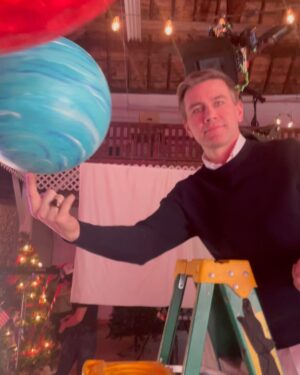 Ashley Newbrough Instagram - BTS part three of Unwrapping Christmas - Lily’s Destiny now streaming on @hallmarkplus ! 🎁🪐✨