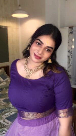Athirarudhra Instagram - #fyp #nofilter 🍎
 Outfit @ar_handlooms_kuthampully 
Jwelary @sona_bridal_rental_jewels_