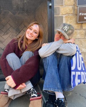 Audrey Grace Marshall Instagram - arkansas   memphis   la 
🪵🍁🍂🦔🧶🧣🤎