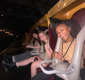 Audrey Grace Marshall Instagram - HHN OPENING NIGHT!!! thank you universal for the most terrifying night of our lives 🥰

(last clip is me and olivia falling on the floor of one of the mazes 🫶)

@unistudios @horrornights #hhn