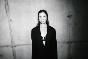 Aylin Tezel Instagram - 🖤🤍

 @domperignonofficial #DomPérignonBasquiat #EnjoyResponsibly #ad #werbung 
Please share with those of legal drinking age only

Photo: @clemensporikys