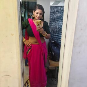Ayushi Bhowmick Instagram - #For All The Navel Lovers 💗💗
#mirrorselfie 
#❤️❤️💗💗
