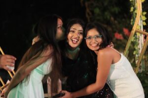 Ayushi Bhowmick Instagram - Special day🌸🎂♥️#ʜᴀᴘᴘʏʙɪʀᴛʜᴅᴀʏᴛᴏᴍᴇ #birthdaygirl #party #partyallnight#GangBang #lovelyday❤️