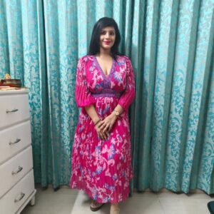 Ayushi Bhowmick Instagram - #party 
#🩷🩷🩷💙💙💙#
#sweet 
#natural 
#🩷🩷💙💙💙💯