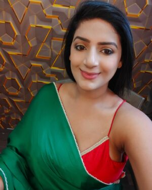 Ayushi Bhowmick Instagram - #Green Red ♥️ 
#💚💚💚💚💜💜💜💜💛💛💛💙💙💙💙❤️❤️❤️ 
#look
#💚💚💚💥💥💥💚💚💚