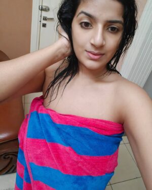 Ayushi Bhowmick Instagram - #Kajol Theme 
#Towel
#Sunday 
#💙💞💞💞💞💞💞💞💞💞💌💌💌💌💙💙💙💯💯💯💕💕💕💓💓💓💖🥰🥰🥰❣️❣️❣️💝💝🦋🦋🦋💛💛💛💌💌💌