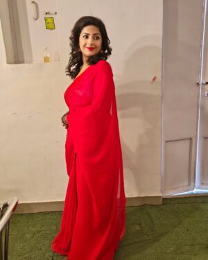 Ayushi Bhowmick Instagram - #sareelove 
#red 
#pretty 
#Look 
#❤️❤️❤️❤️💥💥✨✨