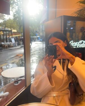 Banita Sandhu Instagram - life is pain (au chocolat & vindaloo) 🫦