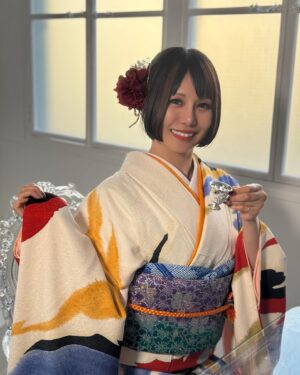Beni Ninagawa Instagram - さて、皆々様今年一杯全力で駆け抜けて来て今の今までクローズドは作らずに来ましたが来る1月1日。
ファンクラブサロン、蜷川べにFC協会「べにとかまちょの家」（ひっそりし隊も含む）発足します！！！
命名凄い考えたのですが、やっぱりなんとも怪しい団体感が出てしまいましたねwww今まで皆さんと作ってきたコミュニティから考えてこの名前しか出ませんでした。
来年からの動きを考えてよりコアなコミュニティが必要だと思ったので心機一転年明けからスタートです。
毎週週末のべにチャンネル、インスタライブは通常通り続けていきます。
コミュニティ紹介、私からの挨拶や、思いなどはページ内でガッツリ記載してるので読んでみて下さい。ざっくりファンクラブサロンの流れですが1月1日からページオープン。入会可能な状態となります。
1月1日0:00～4日23:59までは入会募集期間とさせて頂きます。（ページ内は1月5日0時からコンテンツを楽しんで頂けます）
主なコンテンツ内容としては
・ライブチケット先行
・ブログ（不定期）
・コミュニティ同士でのチャット（本人もトピック立てたり返信したり入ります）
・不定期生配信（ライブ裏レポートなど）
・裏べにチャンネル動画（NG集、オフ動画など）
・毎月の、iPhone、PCのFC限定壁紙プレゼント
☆。.:＊・゜入会特典☆。.:＊・゜
・ファンクラブイベント（不定期）
・お誕生日申告してくれたらコミュニティでお祝いメッセージ返します。（全員）
・ファンクラブイベント（不定期）

※入会して頂いたらまずチャットの自己紹介トピックにて自分の事を私に教えて下さい。お時間はかかるかもしれませんがお1人ずつ全員に返信させて頂きます。
会費 月額3,300円
※注意
・サロン会員IDは蜷川べにFCだけではなくDMM全オンラインサロンを通しての入会順となっています。1番からは割り振られませんのでご注意ください
・ファンクラブサロン内での発信は基本門外不出です。万が一コミュニティ内の内容が外部に漏洩した場合法的措置を取らせて頂きます。
