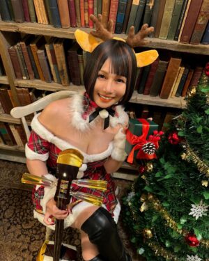Beni Ninagawa Instagram - さぁ、これでべにロト対象商品は本当に本当に完売と言うことで12月24.25日の生配信お楽しみにー！
先日の撮影現場の写真をお届け。

第2弾の発表は再来週ぐらいに出来るんでないかなぁー。
最後の最後まで明日からはいよいよ和楽器バンドセミファイナル。
この10年の集大成を最後の最後まで1本1本全て出し切る所存ですのでよろしくお願いいたします。