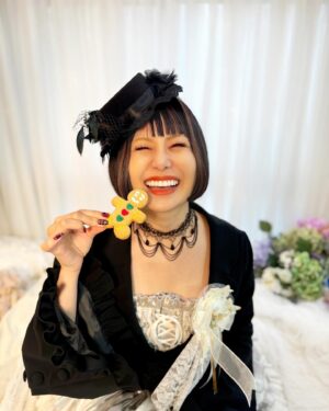 Beni Ninagawa Instagram - さぁ、これでべにロト対象商品は本当に本当に完売と言うことで12月24.25日の生配信お楽しみにー！
先日の撮影現場の写真をお届け。

第2弾の発表は再来週ぐらいに出来るんでないかなぁー。
最後の最後まで明日からはいよいよ和楽器バンドセミファイナル。
この10年の集大成を最後の最後まで1本1本全て出し切る所存ですのでよろしくお願いいたします。