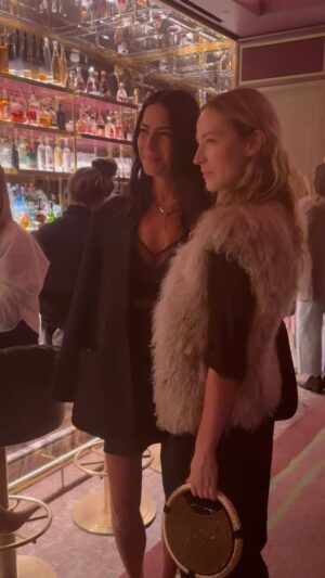 Beth Riesgraf Instagram - ✨Kicking off the holiday season with @rebeccaminkoff at @fouquets.newyork ! Cheers to holiday magic. 💫 What’s your favorite part of the season? #HolidayVibes #RebeccaMinkoff #fouquetsnewyork
