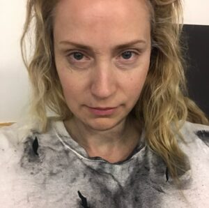 Beth Riesgraf Instagram - Oh, Mrs. Meyers… @cw_legendsoftomorrow Happy Halloween!! 🎃 👻🔪

#halloween #ledgendsoftomorrow