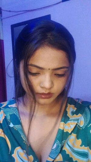 Bharti Jha Instagram - How's my act ??? 
#bhartijha 
#act 
#bollywood