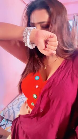 Bharti Jha Instagram - Sajan …… sajan …. 🖤🖤