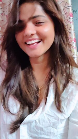 Bharti Jha Instagram - Uffff ye adaaa....#instagood #reelitfeelit #explore #viral #songs #bhartijha