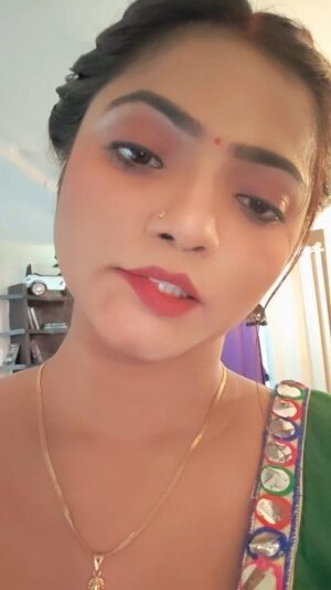Bharti Jha Instagram - Something hot ....#instagood #reelitfeelit #explore #explorepage✨ #bhartijha9090