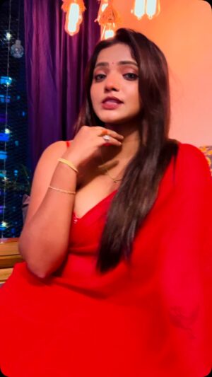 Bharti Jha Instagram - Bcz trending ……😘😘😘
#instagood #reelitfeelit #viral #bhartijha9090 #explore #reels #bhartijha ……