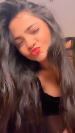 Bharti Jha Instagram - Kaisa laga video 🫣💕❤️😘#instagood #instagram #instadaily #viralreels #viralreels #viralvideos #vira #song #songwriter #daily #reelitfeelit #reelkarofeelkaro #