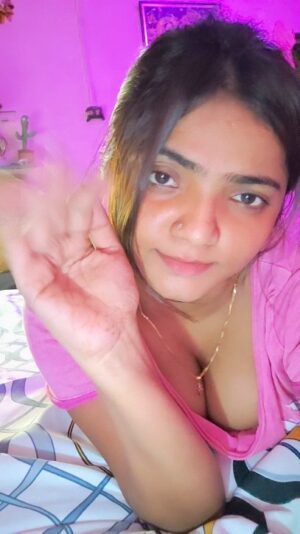 Bharti Jha Instagram - Kya aapne try Kiya ???
#instagood 
#reelitfeelit 
#viral 
#bhartijha9090 
#explore 
#viralvideos