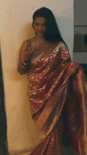 Bharti Jha Instagram - Saree kaisi lag Rahi h mujh pe #insta #instagram #instagood #viral #reelitfeelit #fan #fanpage #fanart #viralreels
