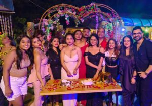 Bharti Jha Instagram - Happy Birthday Ritu ❤️💐😘🧿🌻🌻🌻 last night party 😍