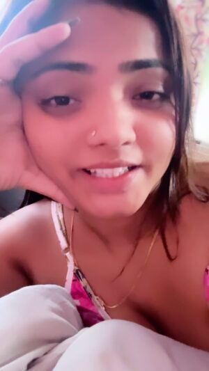 Bharti Jha Instagram - Gys aap batao or kya special karna chahiye Mujhe uske liye ….😍😍 #instagood #reelitfeelit #viral #personal