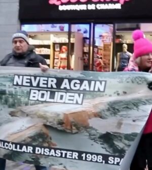 Bojana Novaković Instagram - 🇷🇸Proteklih nekoliko meseci bili su toliko ludilo, da tek sad stižemo da delimo neke stvari! 

Bojana @bojnovak je u novembru bila u Argentini gde se sastala sa domorodačkim zajednicama koje su pogođene rudnicima litijuma. Stekla je neverovatne prijatelje i radujemo se daljoj saradnji!

Onda, pre nekoliko nedelja, naši saveznici iz Evrope su protestovali protiv ekstrakcije u Briselu i delili pisma o nedostatku rešenja sa klimatskom krizom u kojoj se trenutno nalazimo. 

Nedelju dana kasnije, ljudi u Londonu ostavili su pozdrav u kancelariji Rio Tinta. 

Danas smo objavili zajedničku žalbu protiv zahteva Rio Tinta da dobije strateški status u okviru CRMA, koju smo sastavili sa Berlinskim timom advokata, Green Legal Impact. 

Jurimo okolo pokušavajući da vam prenesemo sve informacije, ali jedva možemo da držimo korak! Nadamo se da ćete se svi lepo odmoriti tokom nove godine i vidimo se za nastavak borbe u 2025. 

🇬🇧 These past few months have been crazy, we have missed sharing so many things. 

In November, Bojana went to Argentina and met with the Indigenous communities affected by lithium mines. We’re looking forward to working together in the new year. 

A few weeks ago our allies from Europe protested and handed out letters in at Critical Raw Materials Week.

A week later, people in London left a greeting at the Rio Tinto office, in solidarity with our movement and the current protests against corruption in Serbia. 

Today we released our joint complaint against Rio Tinto’s request to receive strategic status under the CRMA, put together with the amazing team from Berlin, Green Legal Impact. 

We are chasing out tails trying to get all this information out to you but it’s been so busy we can barely keep up! We hope you all have a nice break over the new year. See you in the new year to kick more extractivist ass. #marssadrine