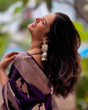 Brinda Acharya Instagram - Saree and a smile🔄🫠