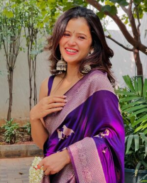 Brinda Acharya Instagram - Saree and a smile🔄🫠