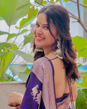 Brinda Acharya Instagram - Saree and a smile🔄🫠
