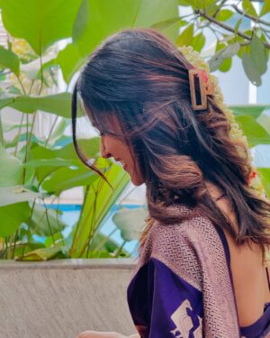 Brinda Acharya Instagram - Saree and a smile🔄🫠