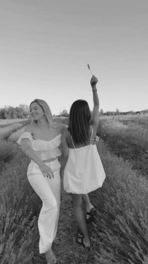 Cassandre Lapierre Instagram - Je crois que je n'aurais jamais assez de temps pour récapituler cette année 2024 ! Alors 2025 ? 
À ma fille, à ma famille, à mes amies, à mes joies, à mes peines, merci la vie ♥️