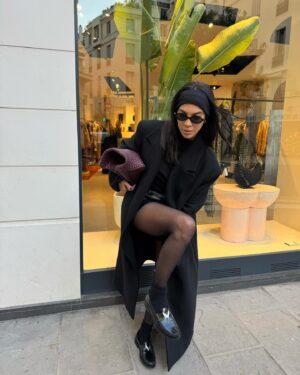 Cassandre Lapierre Instagram - D'humeur full black today (avec une petite touche de bordeaux) 🍷

ootd, outfit of the day, black outfit, ikks, mocassins, mango, bershka, ootd inspo, look du jour
