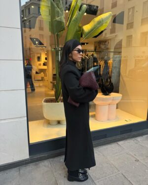 Cassandre Lapierre Instagram - D'humeur full black today (avec une petite touche de bordeaux) 🍷

ootd, outfit of the day, black outfit, ikks, mocassins, mango, bershka, ootd inspo, look du jour