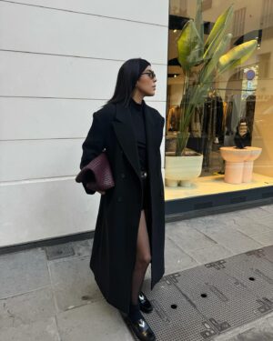 Cassandre Lapierre Instagram - D'humeur full black today (avec une petite touche de bordeaux) 🍷

ootd, outfit of the day, black outfit, ikks, mocassins, mango, bershka, ootd inspo, look du jour