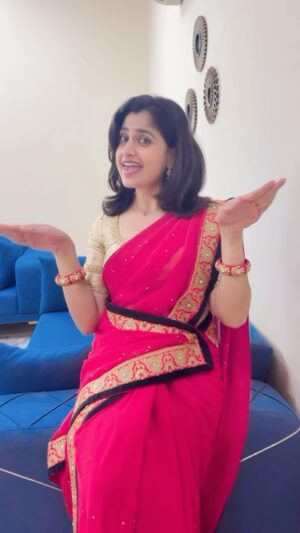Chaitra Rai Instagram - Godarigattu mida raamasilakave🦋🎶

#godarigattumeeda #sankrantikivastunnam #trending #telugu #song #reels #thankful #chaithrarai17
