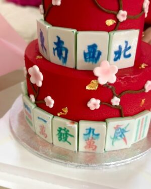 Chen Xiuhuan Instagram - 今天是妈妈的生日, 祝妈妈生日快乐！🎂🎈🌹♥️
最重要身体健健康康！
天天开开心心！
长命百岁！
我们爱您！♥️

P.S 妈妈看到麻将🀄️🀄️🀄️🎂蛋糕, 笑得见牙不见眼。还有大哥送了妈妈一束卷满钞票💵的鲜花，妈妈乐得笑哈哈！看见妈妈这么开心, 我们真的很欣慰。其实，我们知道妈妈只要我们都回家吃饭🍚，她老人家就心满意足了。
Thank you for the 🀄️cake @honeypeachsg 💋
#妈妈
#生日快乐
#mother
#mummy
#happybirthday
#ilovemymum 
#love
#chenxiuhuan
#陈秀环