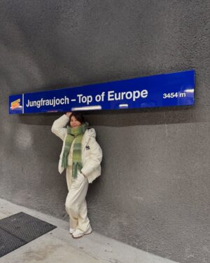 Chen Xiuhuan Instagram - Top of Europe! 
My first visit to the breathtaking Mt. Jungfrau, Freezing cold but was just amazing and magical. Grateful for clear skies and the rare serenity of a quiet day. Truly unforgettable!

站在欧洲之巅，第一次踏上少女峰，眼前的美景令人惊叹！天气晴朗，游客稀少，这份宁静更显珍贵。真是一场难忘的梦幻之旅！

#TopOfEurope 
#Jungfrau 
#Switzerland 
#BreathtakingViews #UnforgettableExperience #MountainAdventure
#欧洲之巅 
#少女峰 
#瑞士 
#美景如画 
#难忘经历 
#山峰之旅
#陈秀环
#chenxiuhuan